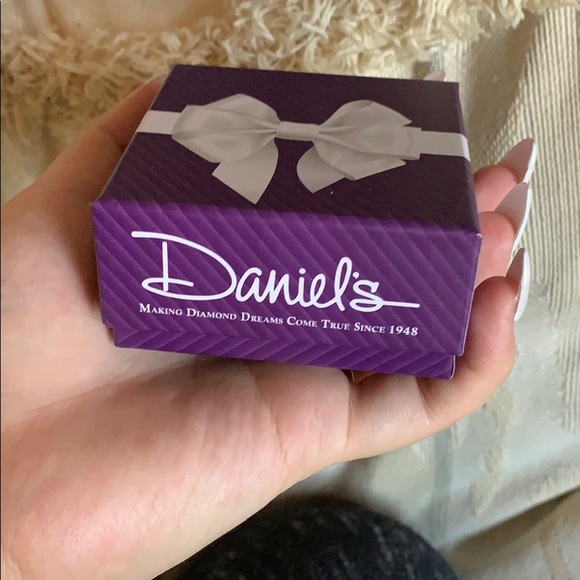 Rose Gold and Pearl Necklace - Picture 4 of 4